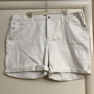 LEE NWOT White Denim Shorts - 22
